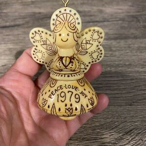 1979 Hallmark Ornament "Holiday Scrimshaw" Angel "Peace Love Joy" Vintage